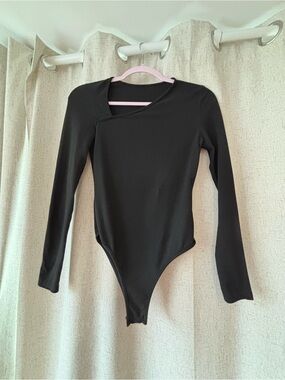Women's Black Long-Sleeve Asymmetric Neck Bodysuit
